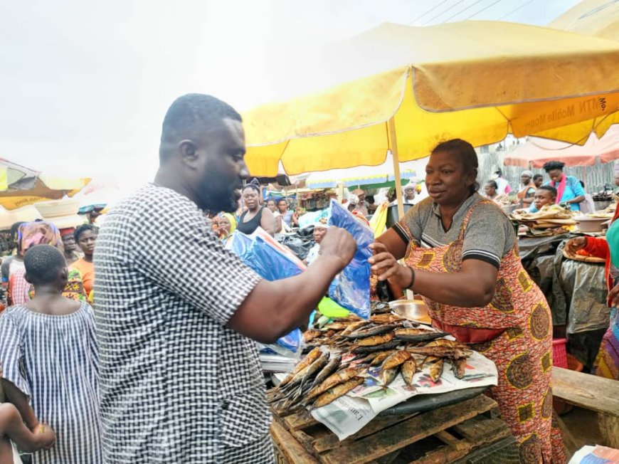 AKYEM ODA MARKET WOMEN RECEIVE 1,000 RAIN COATS FROM ASSEMBLY MEMBER
