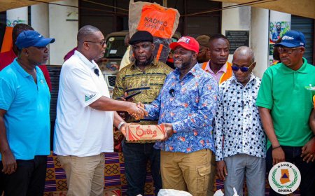 DIRECTOR - GENERAL OF NADMO TOURS DISTRICTS AFFECTED BY SPILLAGE OF AKOSOMBO DAM, PRESENTS RELIEF ITEMS