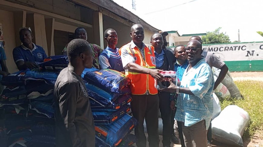 B/A CHURCHES OF CHRIST, VILLAGE OF HOPE ORPHANAGE DONATE GH¢200,000 WORTH ITEMS TO AkOSOMBO DAM SPILLAGE VICTIMS