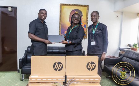 Kumasi : Vice President Dr Mahamudu Bawumia Donates 100 Laptop Computers To KNUST